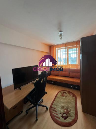 Piata Delfinului, apartament 3 camere de inchiriat.
