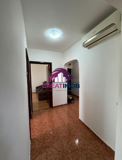 Piata Delfinului, apartament 3 camere de inchiriat.
