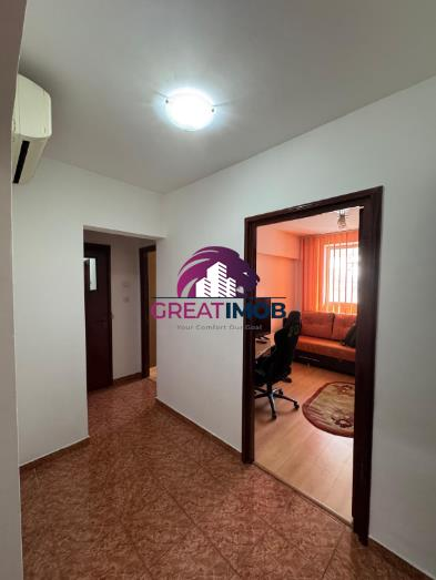 Piata Delfinului, apartament 3 camere de inchiriat.