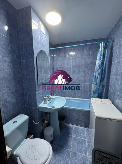 Piata Delfinului, apartament 3 camere de inchiriat.